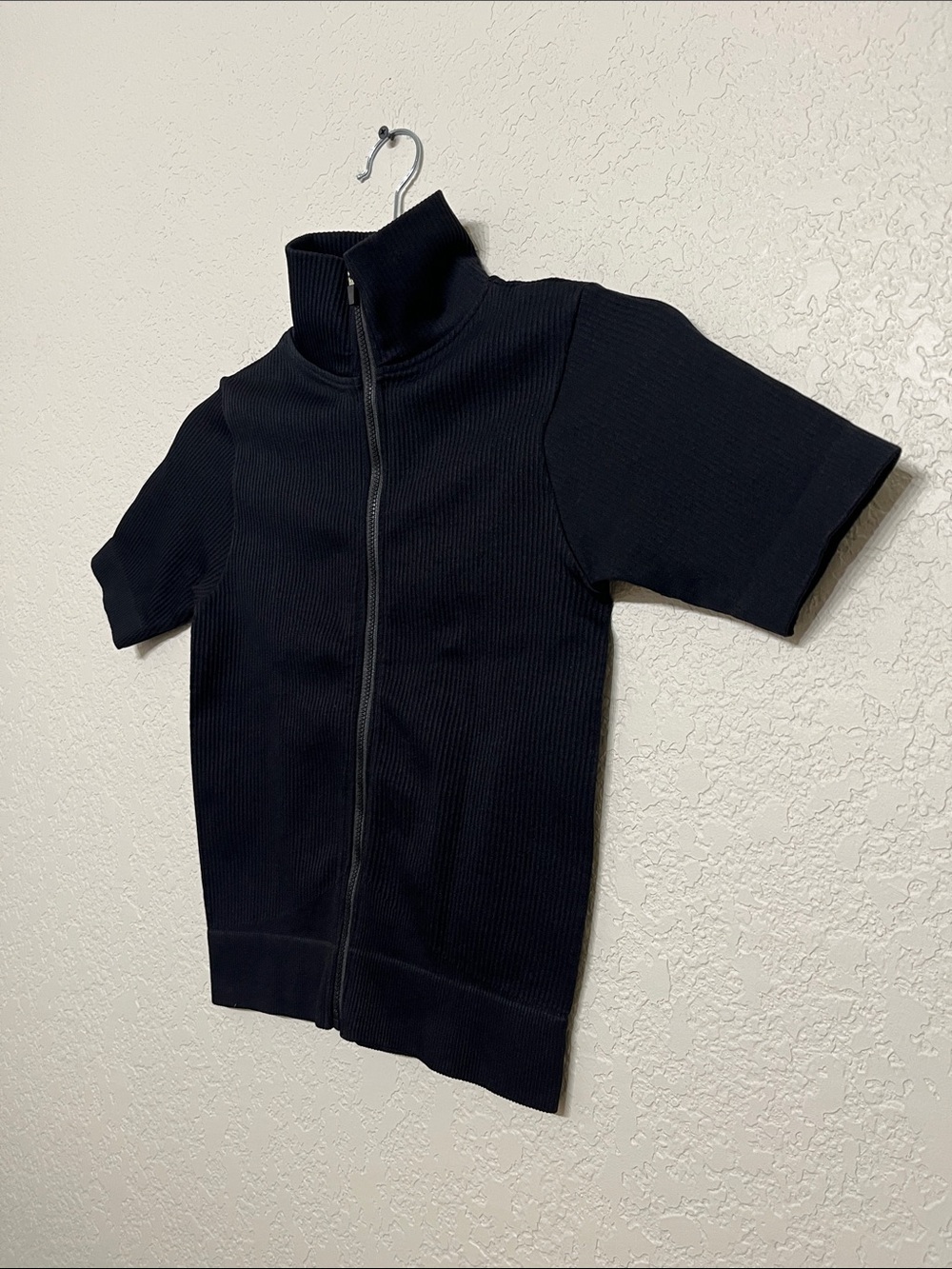 Women’s Size Small Short-Sleeve Zip-Up Mock Neck Active Top - Black - Picture 7 of 11